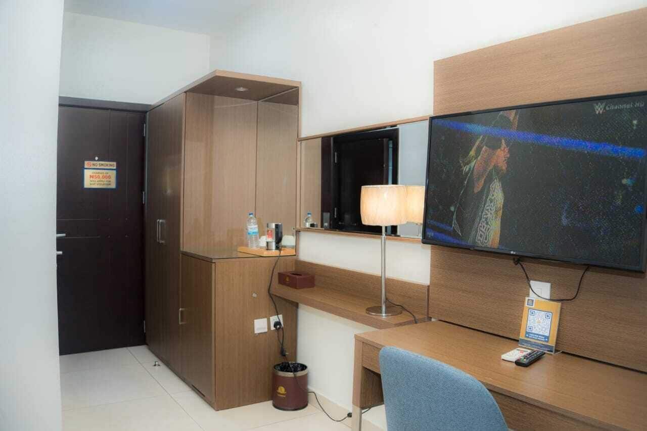 Deluxe Room desk, TV and wardrobe