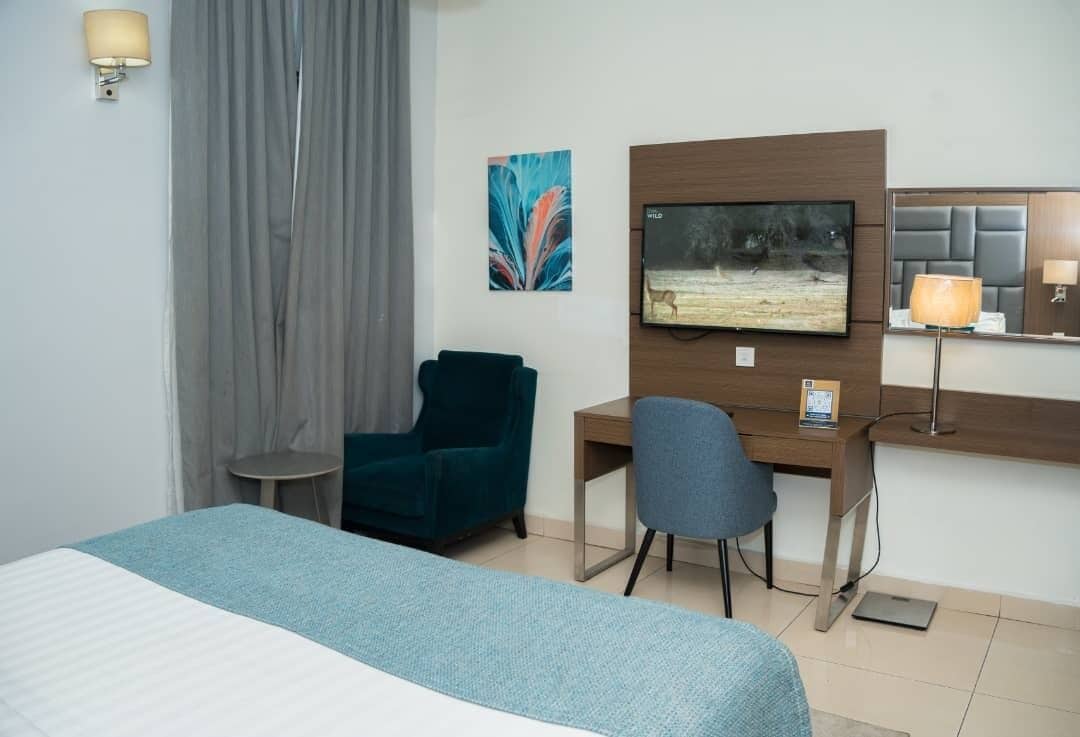Standard Room with bed, writing desk and TV