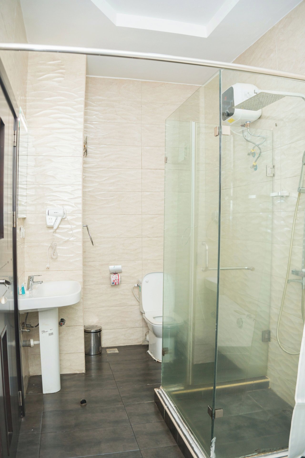 Suite bathroom with glass shower